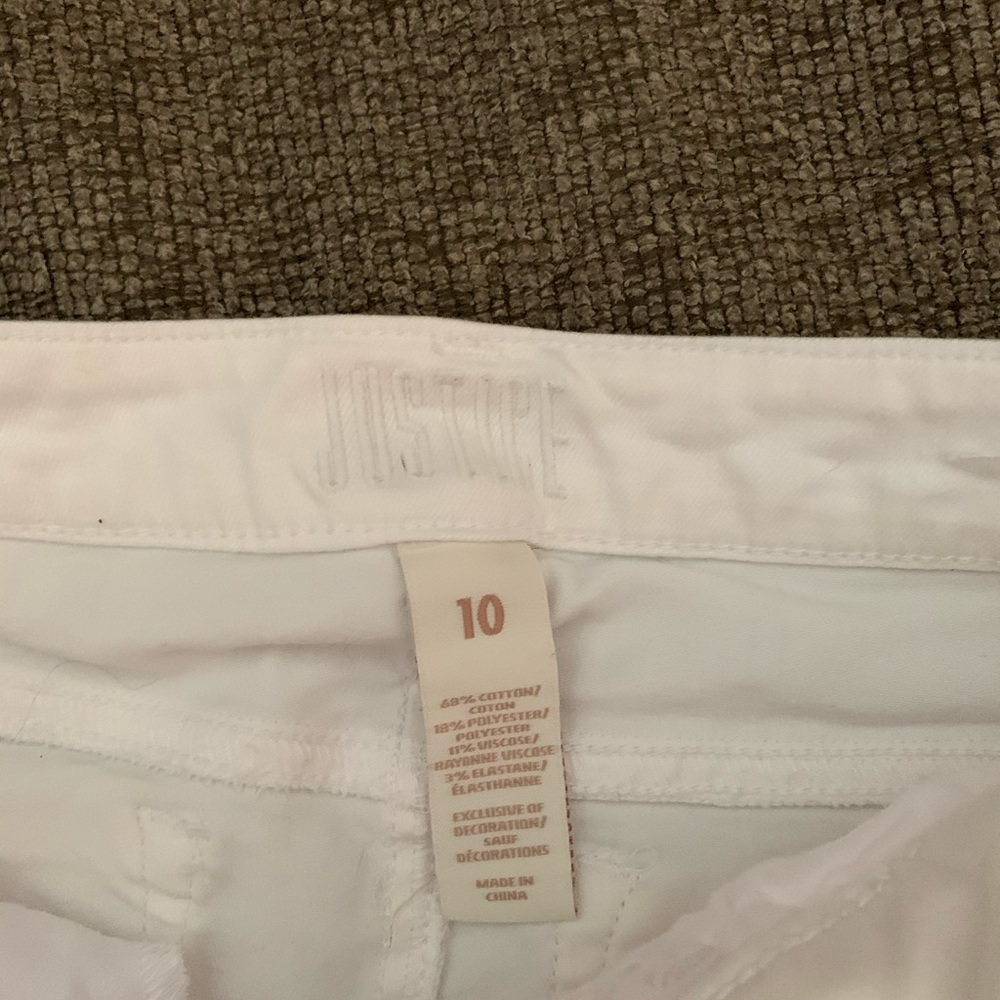 Shorts - Picture 3 of 3